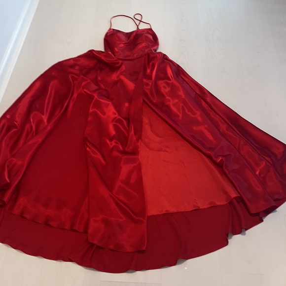 NWOT Betsey Adams Satin Red Slit Strap Back Gown size 8 - Picture 4 of 5